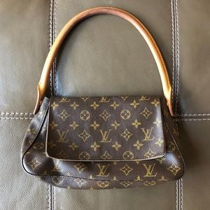 Louis Vuitton Purse (handbag)